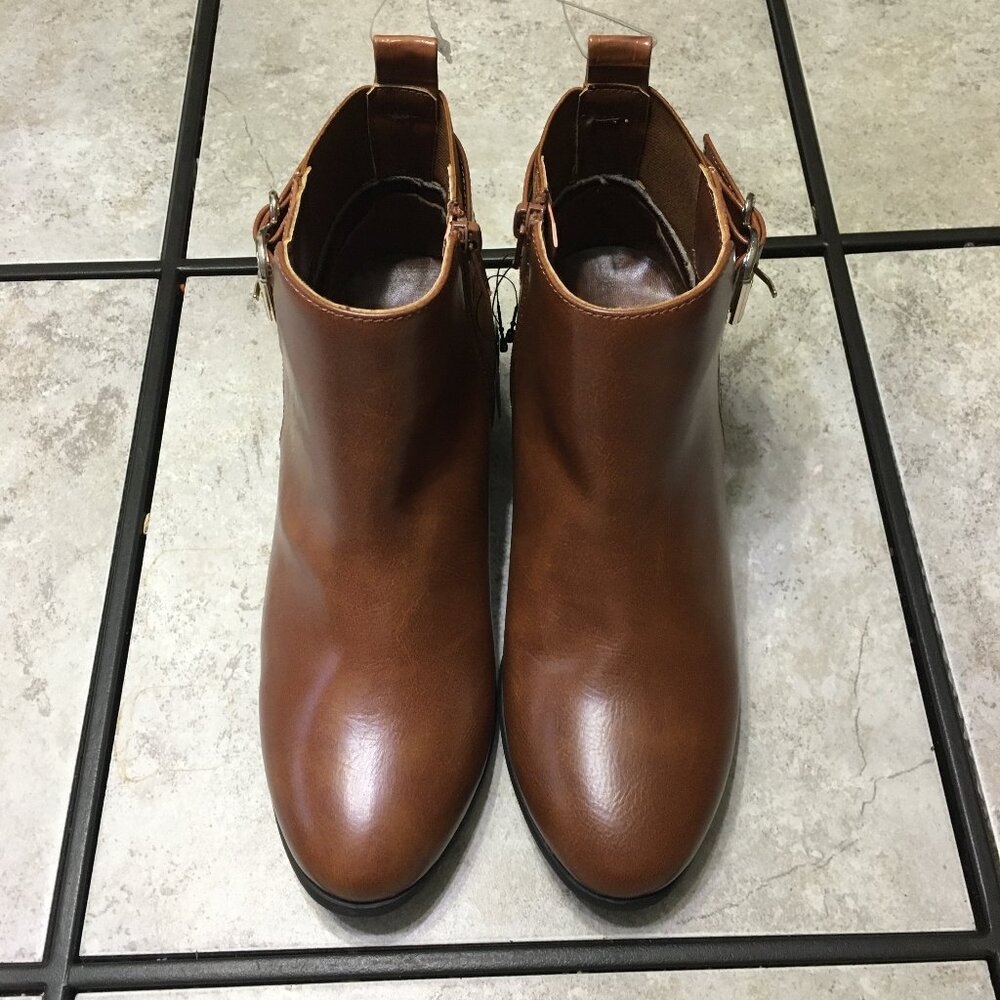 London Fog Booties Brown with Rounded Toe and Low Block Heel Size 8 NWT